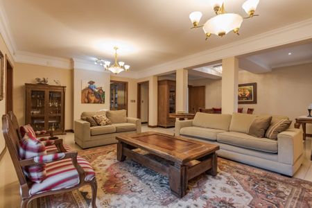 Casa à venda com 250m², 5 quartos e 4 vagasSala