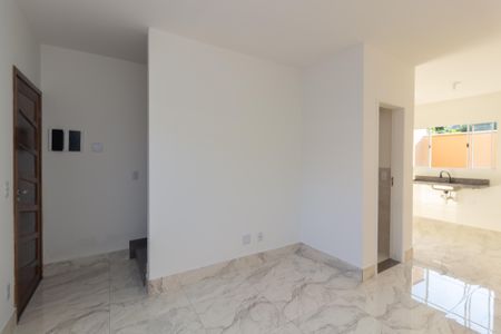 Sala de casa para alugar com 2 quartos, 61m² em Jardins Recanto das Rosas, São Paulo