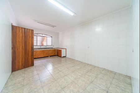 Casa à venda com 157m², 2 quartos e 4 vagas Casa à venda com 157m², 2 quartos e 4 vagasCozinha