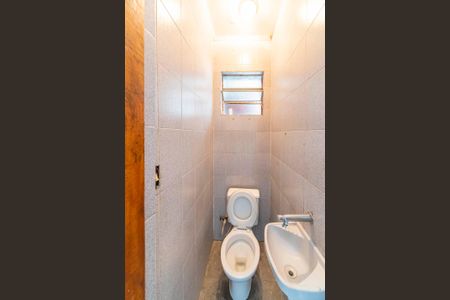 Casa à venda com 157m², 2 quartos e 4 vagas Casa à venda com 157m², 2 quartos e 4 vagasBanheiro da Garagem