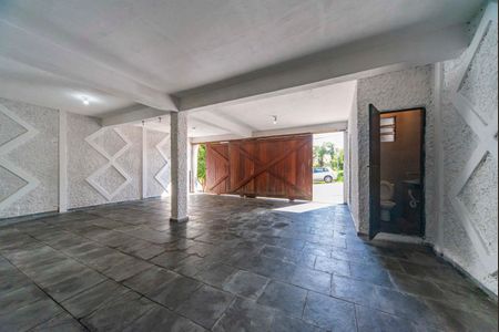 Casa à venda com 157m², 2 quartos e 4 vagas Casa à venda com 157m², 2 quartos e 4 vagasGaragem