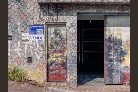 Casa à venda com 157m², 2 quartos e 4 vagas Casa à venda com 157m², 2 quartos e 4 vagasPlaca Instalada na Fachada