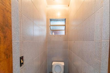 Casa à venda com 157m², 2 quartos e 4 vagas Casa à venda com 157m², 2 quartos e 4 vagasBanheiro da Garagem