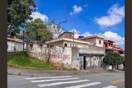 Casa à venda com 157m², 2 quartos e 4 vagas Casa à venda com 157m², 2 quartos e 4 vagasFachada