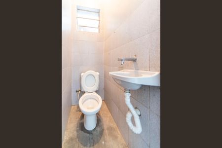 Casa à venda com 157m², 2 quartos e 4 vagas Casa à venda com 157m², 2 quartos e 4 vagasBanheiro da Garagem