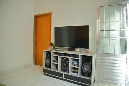 Casa à venda com 140m², 2 quartos e 2 vagasSala