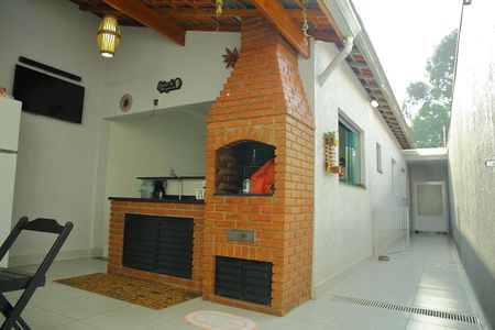 Casa à venda com 140m², 2 quartos e 2 vagasCorredor lateral