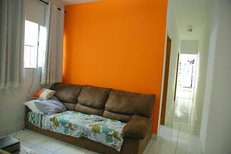 Casa à venda com 140m², 2 quartos e 2 vagasSala