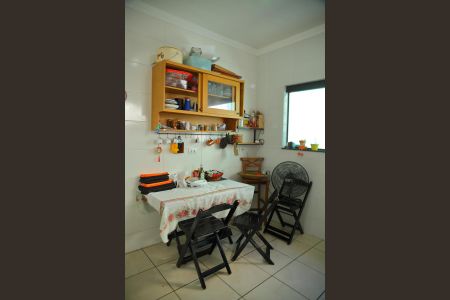 Casa à venda com 140m², 2 quartos e 2 vagasCozinha 