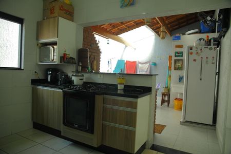 Casa à venda com 140m², 2 quartos e 2 vagasCozinha 