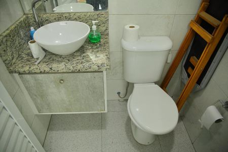 Casa à venda com 140m², 2 quartos e 2 vagasBanheiro de serviço/área de convivência