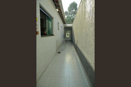 Casa à venda com 140m², 2 quartos e 2 vagasCorredor lateral