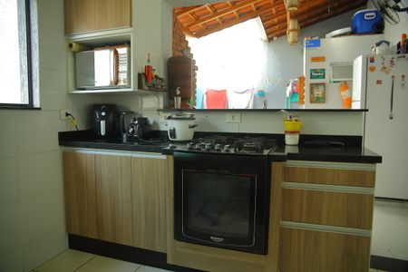 Casa à venda com 140m², 2 quartos e 2 vagasCozinha 