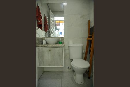 Casa à venda com 140m², 2 quartos e 2 vagasBanheiro de serviço/área de convivência 