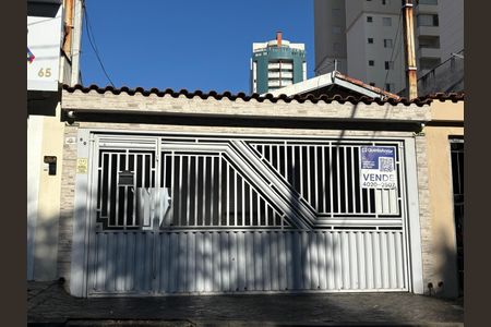 Casa à venda com 140m², 2 quartos e 2 vagasFachada