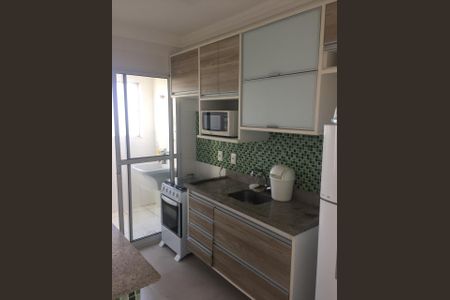 Cozinha de apartamento para alugar com 2 quartos, 55m² em Patamares, Salvador