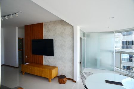 Sala de apartamento para alugar com 1 quarto, 65m² em Barra da Tijuca, Rio de Janeiro