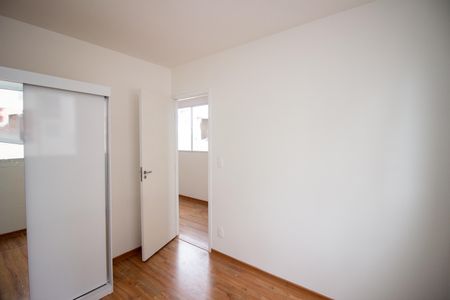 Quarto 1 de apartamento para alugar com 2 quartos, 56m² em Maria da Conceicao, Contagem