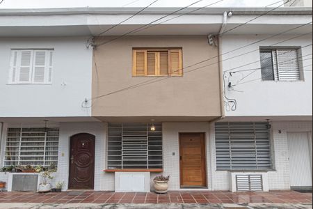 Casa à venda com 70m², 2 quartos e 2 vagasFachada