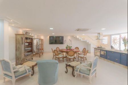 Casa de condomínio à venda com 347m², 3 quartos e 4 vagas Casa de condomínio à venda com 347m², 3 quartos e 4 vagasEspaço Gourmet/Sala de Estar