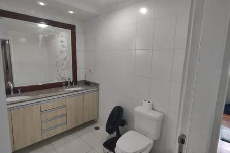 Apartamento para alugar com 242m², 4 quartos e 4 vagas Apartamento para alugar com 242m², 4 quartos e 4 vagasBanheiro da Suíte 4