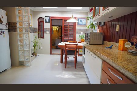 Apartamento à venda com 192m², 3 quartos e 1 vaga Apartamento à venda com 192m², 3 quartos e 1 vagaCozinha