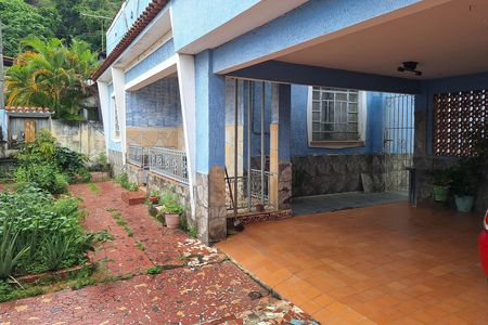 Casa à venda com 150m², 3 quartos e 4 vagas Casa à venda com 150m², 3 quartos e 4 vagasQuintal