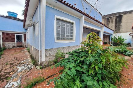 Casa à venda com 150m², 3 quartos e 4 vagas Casa à venda com 150m², 3 quartos e 4 vagasQuintal