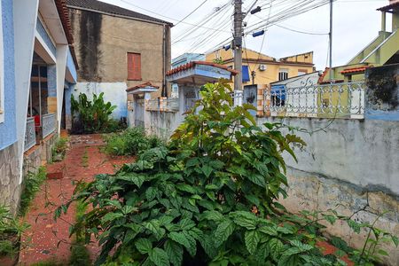 Casa à venda com 150m², 3 quartos e 4 vagas Casa à venda com 150m², 3 quartos e 4 vagasQuintal