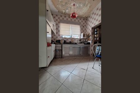 Casa à venda com 150m², 3 quartos e 4 vagas Casa à venda com 150m², 3 quartos e 4 vagasCozinha