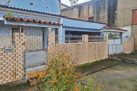 Casa à venda com 150m², 3 quartos e 4 vagas Casa à venda com 150m², 3 quartos e 4 vagasFachada