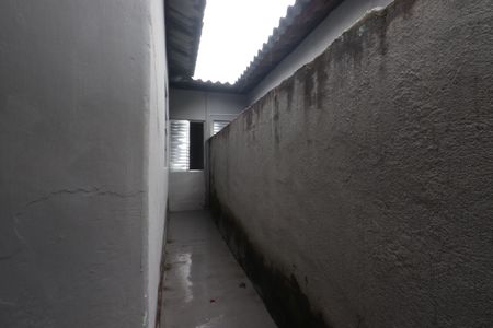 Casa para alugar com 30m², 1 quarto e sem vagaCorredor Lateral
