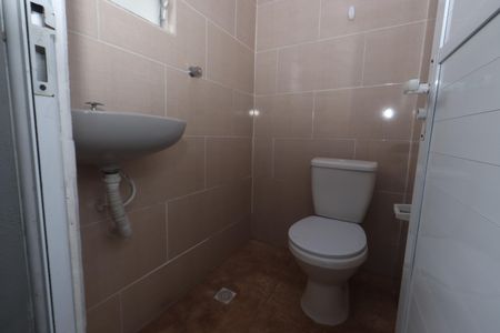 Banheiro de casa para alugar com 1 quarto, 30m² em Vila Alpina, São Paulo