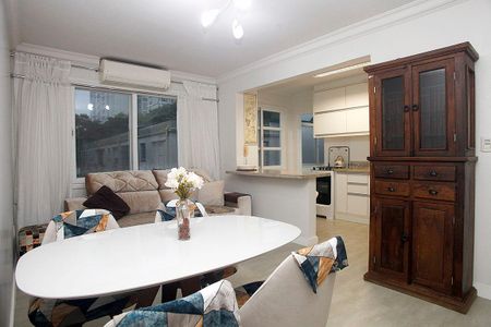 Sala de apartamento à venda com 2 quartos, 76m² em Moinhos de Vento, Porto Alegre