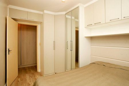 Quarto 2 de apartamento à venda com 2 quartos, 76m² em Moinhos de Vento, Porto Alegre