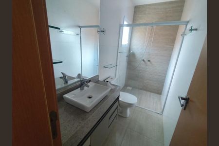 Casa de condomínio para alugar com 150m², 3 quartos e 2 vagasBanheiro