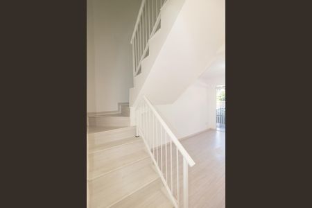 Casa de condomínio para alugar com 100m², 2 quartos e 3 vagas Casa de condomínio para alugar com 100m², 2 quartos e 3 vagasEscada