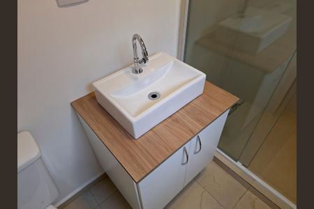 Banheiro de kitnet/studio para alugar com 1 quarto, 31m² em Santana, São Paulo