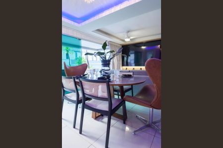 Apartamento à venda com 154m², 2 quartos e 2 vagas Apartamento à venda com 154m², 2 quartos e 2 vagasSala de Jantar