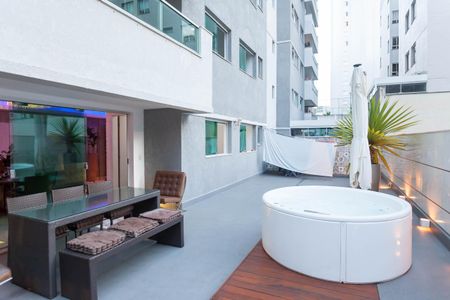 Apartamento à venda com 154m², 2 quartos e 2 vagas Apartamento à venda com 154m², 2 quartos e 2 vagasÁrea externa - area privativa