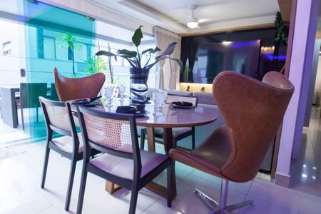 Apartamento à venda com 154m², 2 quartos e 2 vagas Apartamento à venda com 154m², 2 quartos e 2 vagasSala de Jantar