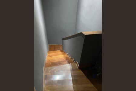 Escada de casa à venda com 2 quartos, 139m² em Vila Eldizia, Santo André