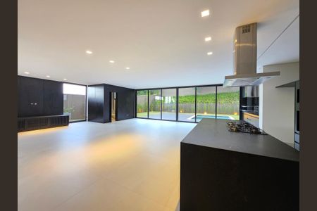 Casa de condomínio à venda com 349m², 4 quartos e 4 vagasSala e cozinha 