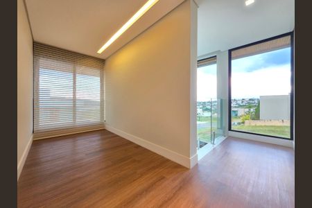 Casa de condomínio à venda com 349m², 4 quartos e 4 vagasSala íntima 