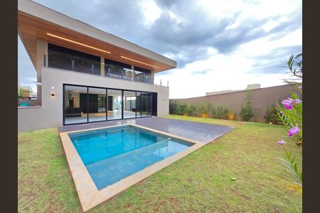 Casa de condomínio à venda com 349m², 4 quartos e 4 vagasQuintal e piscina 