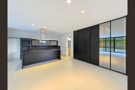 Casa de condomínio à venda com 349m², 4 quartos e 4 vagasCozinha e adega