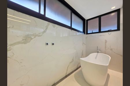 Casa de condomínio à venda com 349m², 4 quartos e 4 vagasSuíte Master 