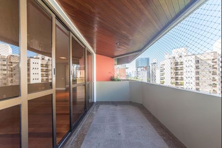 Apartamento à venda com 272m², 3 quartos e 3 vagasVaranda