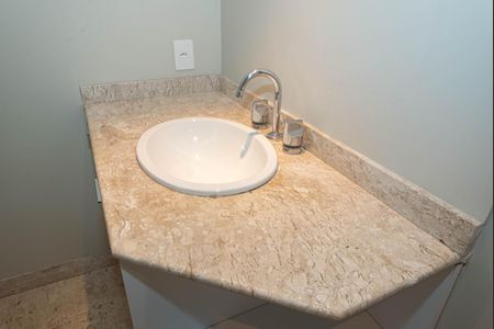 Apartamento à venda com 272m², 3 quartos e 3 vagasBanheiro da Suíte 2