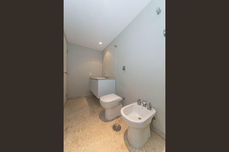 Apartamento à venda com 272m², 3 quartos e 3 vagasBanheiro da Suíte 1